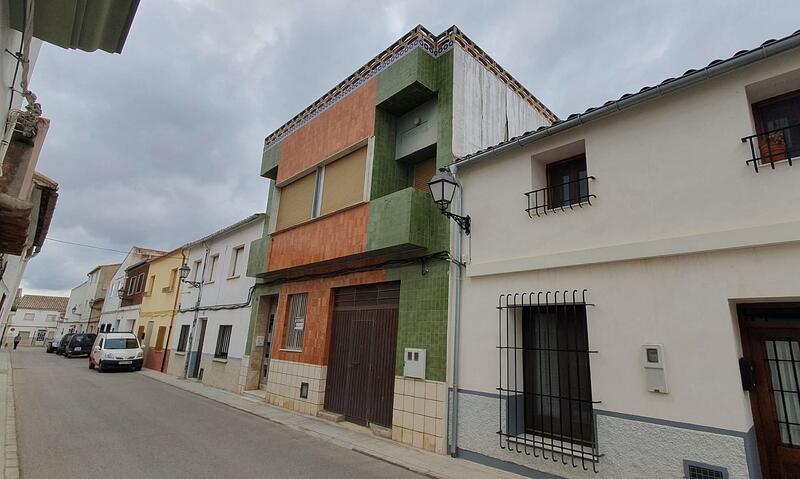 Townhouse for sale in Ayora, Valencia