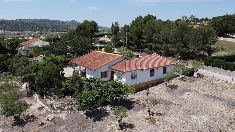 Country House for sale in Caudete, Albacete