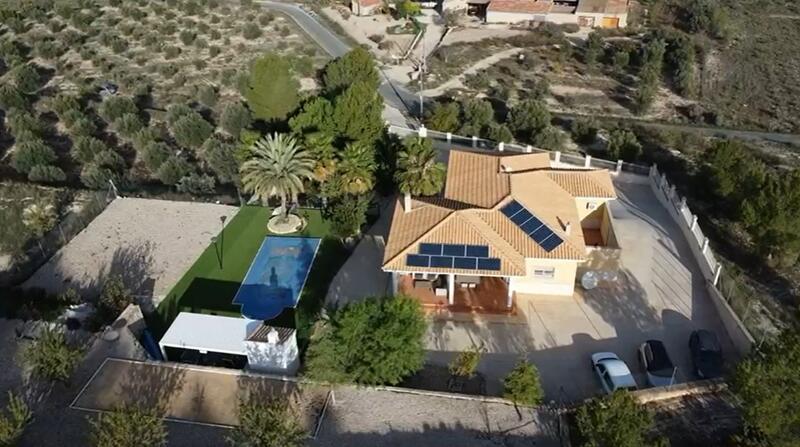 Villa en venta en Petrer, Alicante