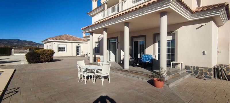 6 bedroom Villa for sale