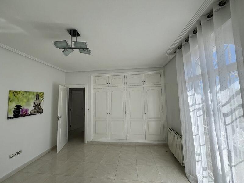 4 Cuarto Villa en venta