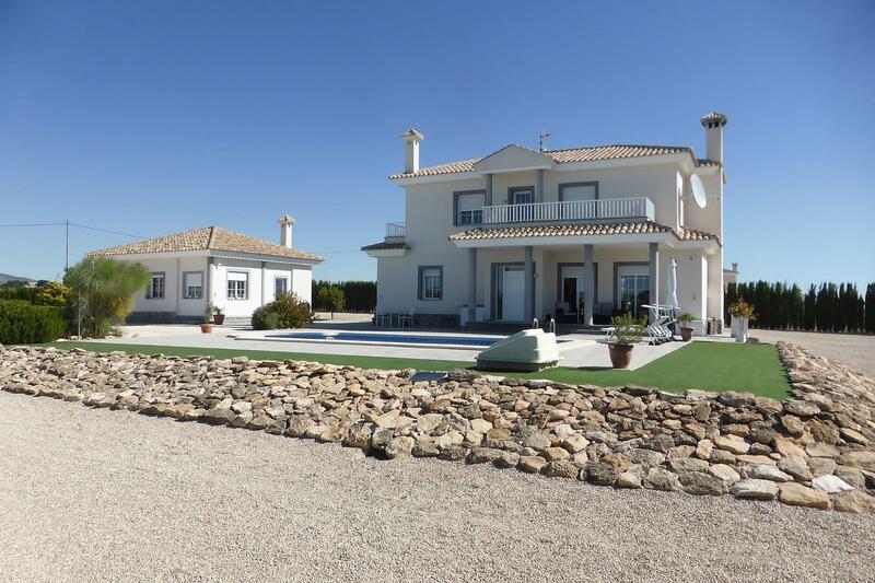 Villa en venta en Pinoso, Alicante