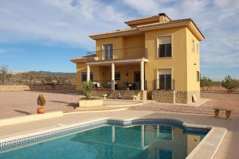 Villa en venta en Pinoso, Alicante