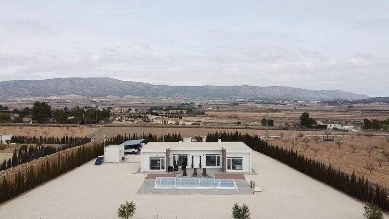 Villa en venta en Pinoso, Alicante