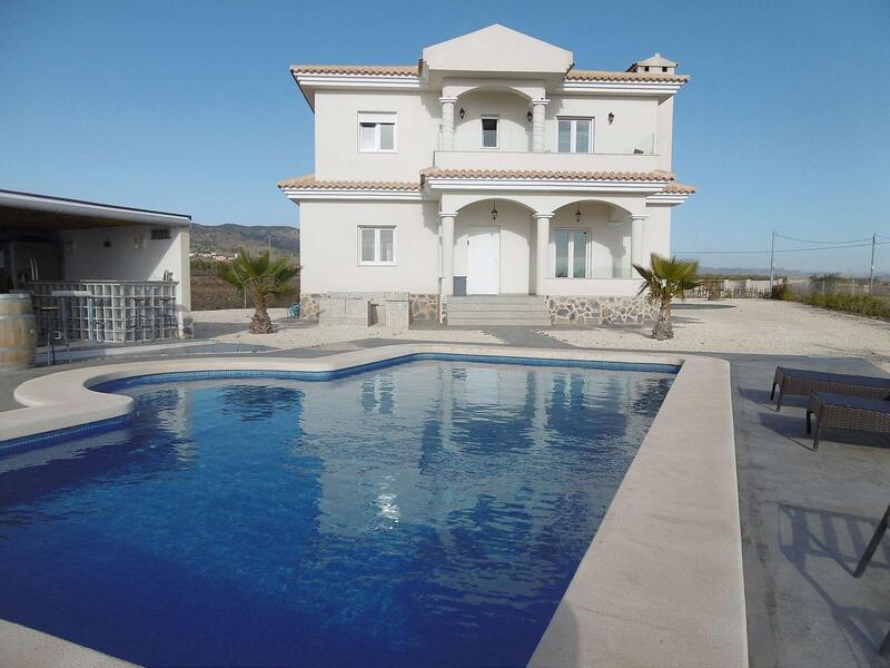 Villa for sale in Pinoso, Alicante