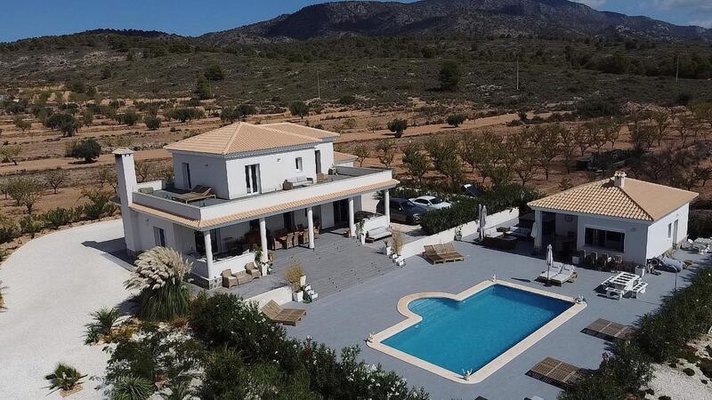 Villa en venta en Pinoso, Alicante