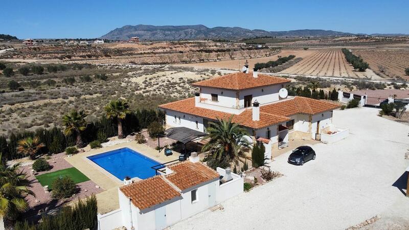 Villa en venta en Pinoso, Alicante