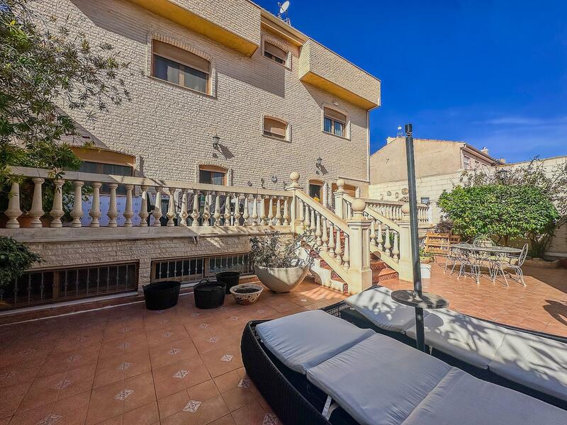 Villa til salg i Petrer, Alicante