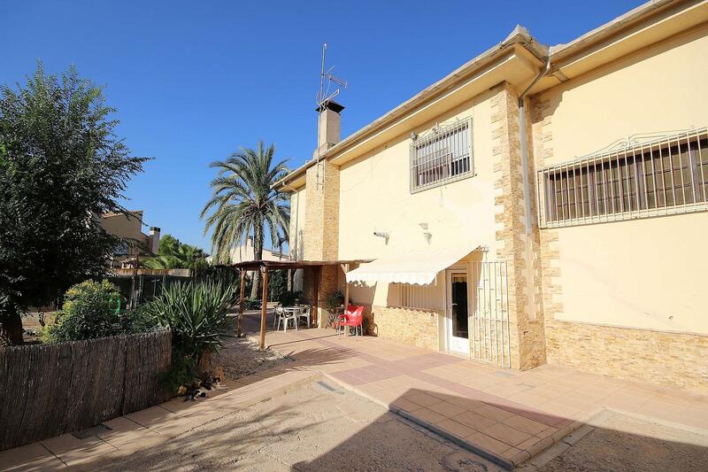 9 Cuarto Villa en venta