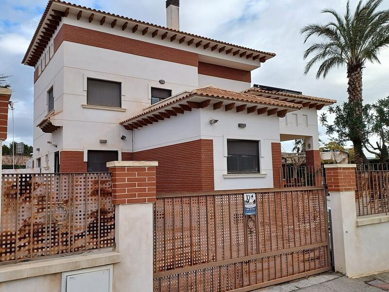 Villa Te koop in Monóvar, Alicante