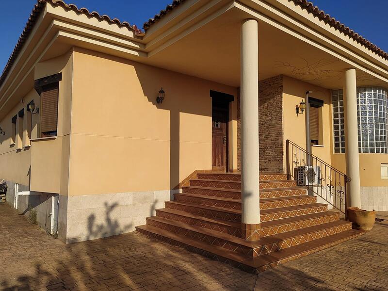 Villa for sale in Yecla, Murcia