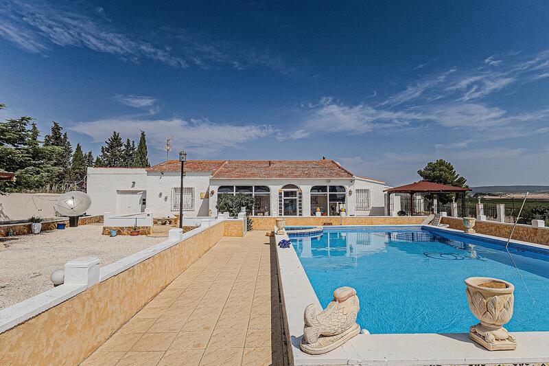 Villa en venta en Yecla, Murcia