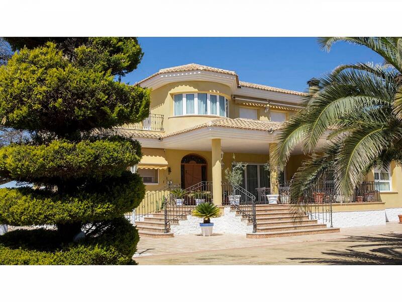 Villa for sale in Yecla, Murcia