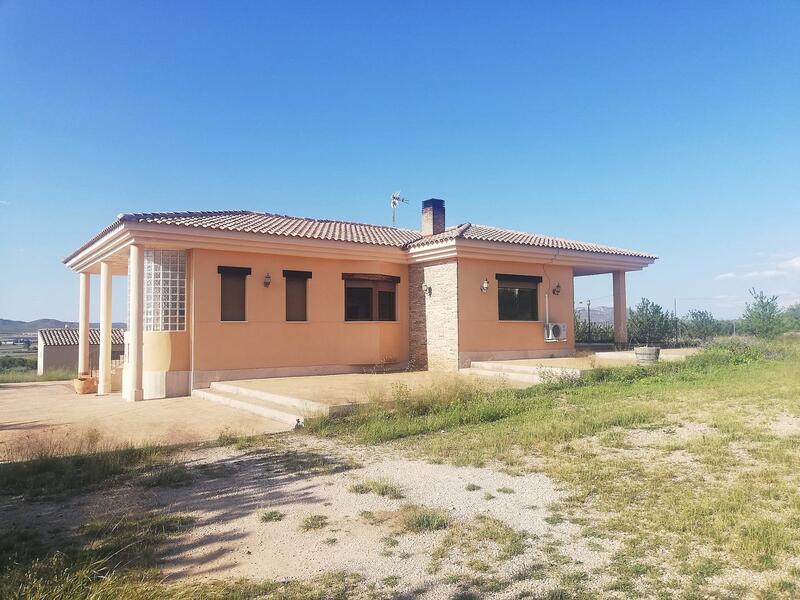 Villa en venta en Yecla, Murcia