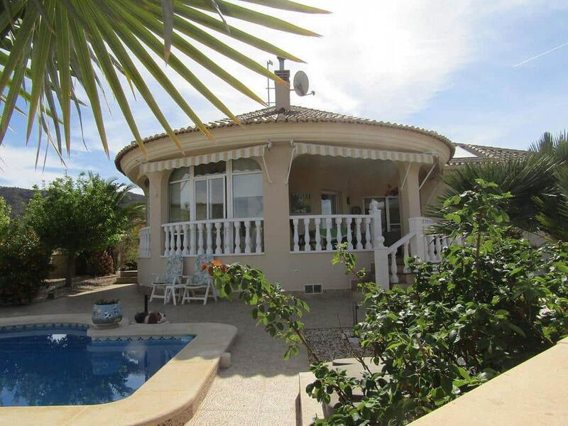 Villa en venta en La Romana, Alicante