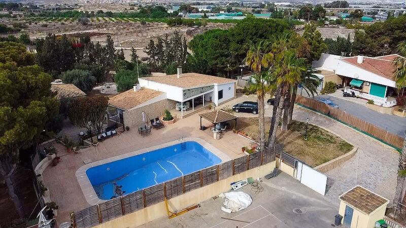 Villa til salgs i Mutxamel, Alicante