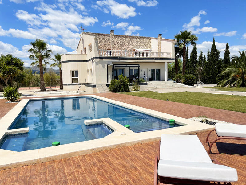 Villa Te koop in Novelda, Alicante