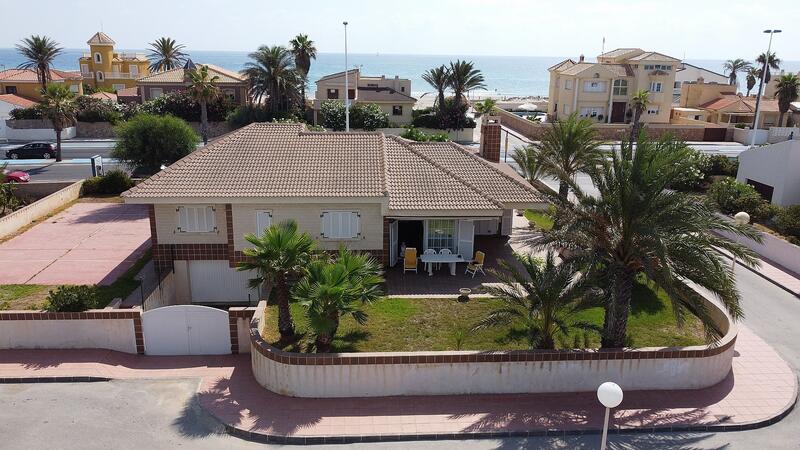 вилла продается в La Manga del Mar Menor, Murcia