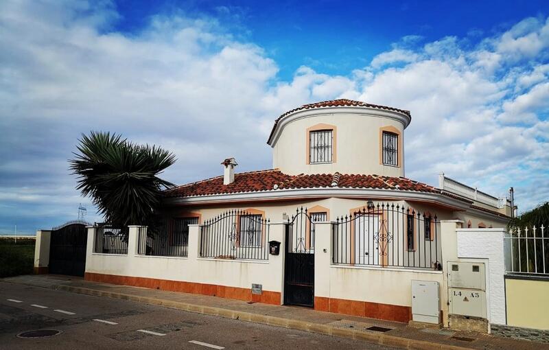 Villa for sale in Los Alcazares, Murcia