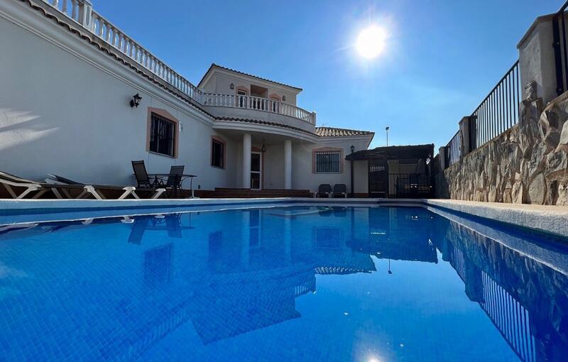 6 bedroom Villa for sale