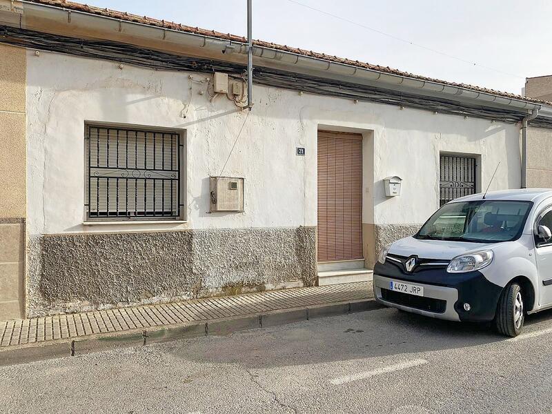 Townhouse for sale in Pinoso, Alicante