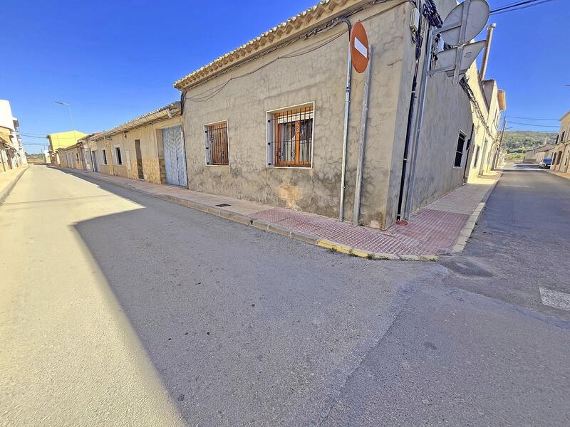 Townhouse for sale in Pinoso, Alicante