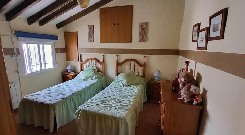 4 Schlafzimmer Landhaus zu verkaufen