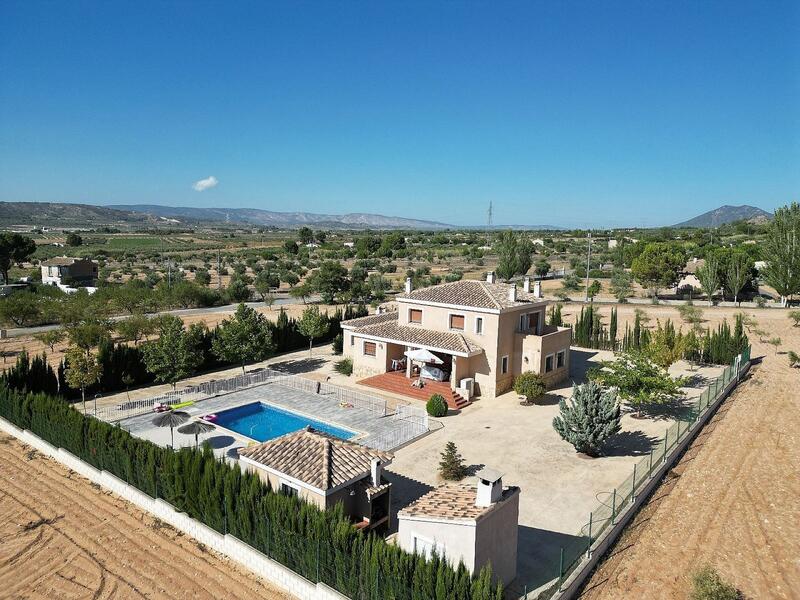 Villa en venta en Villena, Alicante