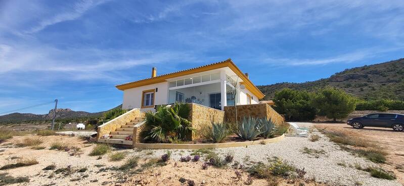 Villa à vendre dans Monóvar, Alicante