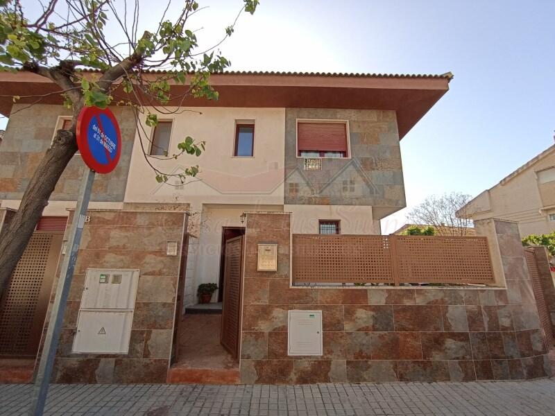 Townhouse for sale in Elda, Alicante