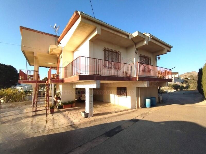 Villa for sale in Petrer, Alicante