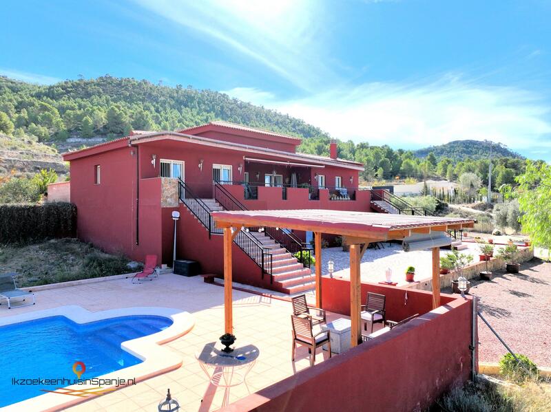 Villa en venta en Pinoso, Alicante