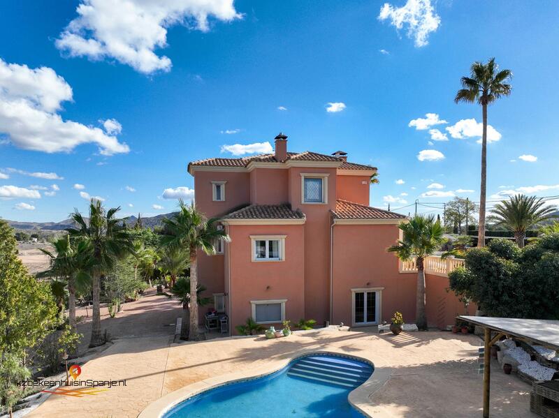 Villa en venta en Monóvar, Alicante