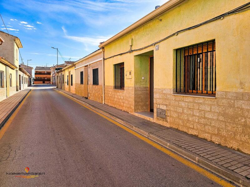 Townhouse for sale in Pinoso, Alicante