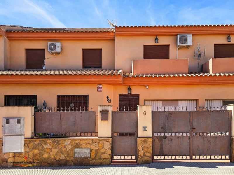 Townhouse for sale in Pinoso, Alicante