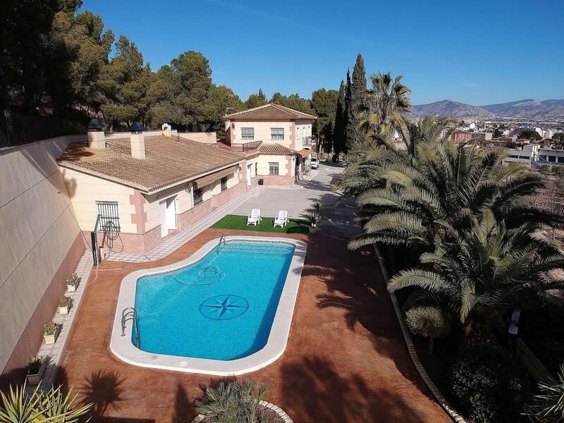 Villa à vendre dans Monóvar, Alicante