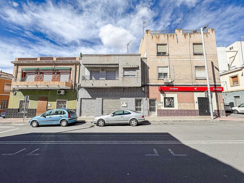 Townhouse for sale in Elda, Alicante