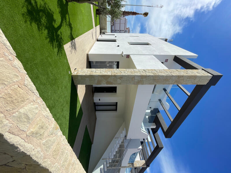 Villa til salg i Villamartin, Alicante