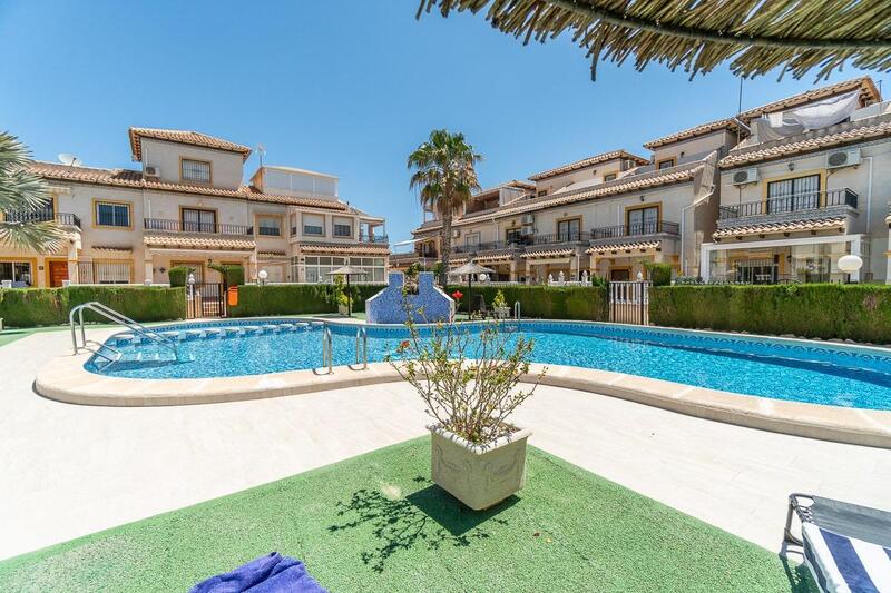 Villa til salg i Playa Flamenca, Alicante