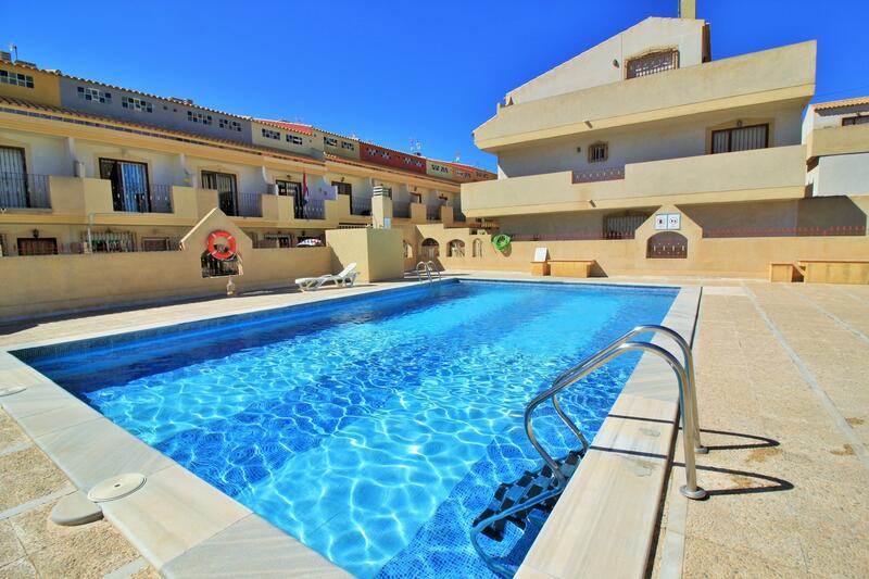 Maison de Ville à vendre dans Playa Flamenca, Alicante