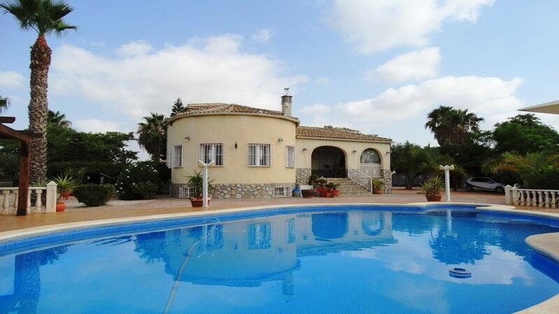 Villa en venta en Catral, Alicante