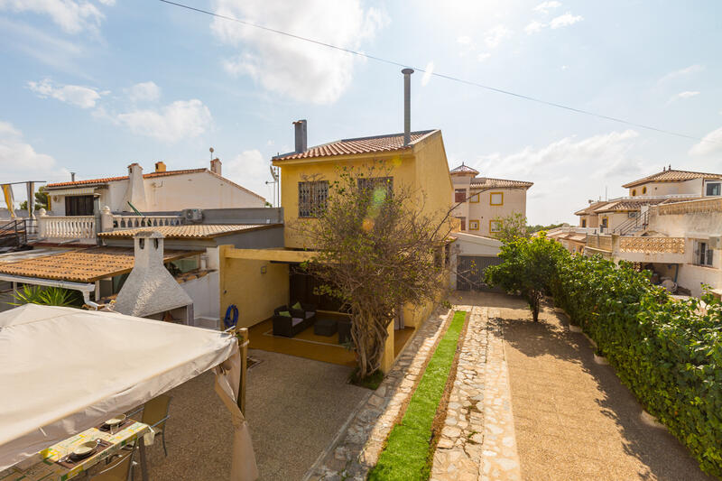 Villa Te koop in Lomas De Cabo Roig, Alicante