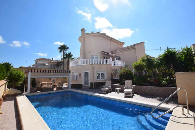 Villa en venta en Benijófar, Alicante