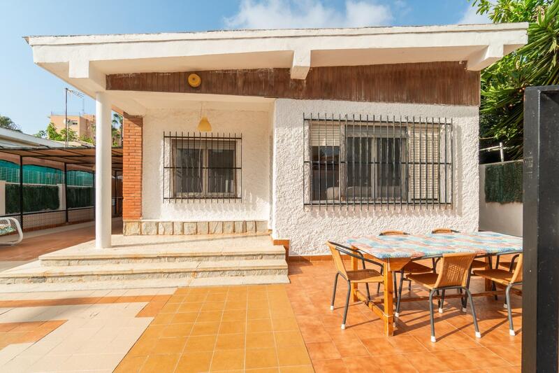 Villa en venta en Torrevieja, Alicante