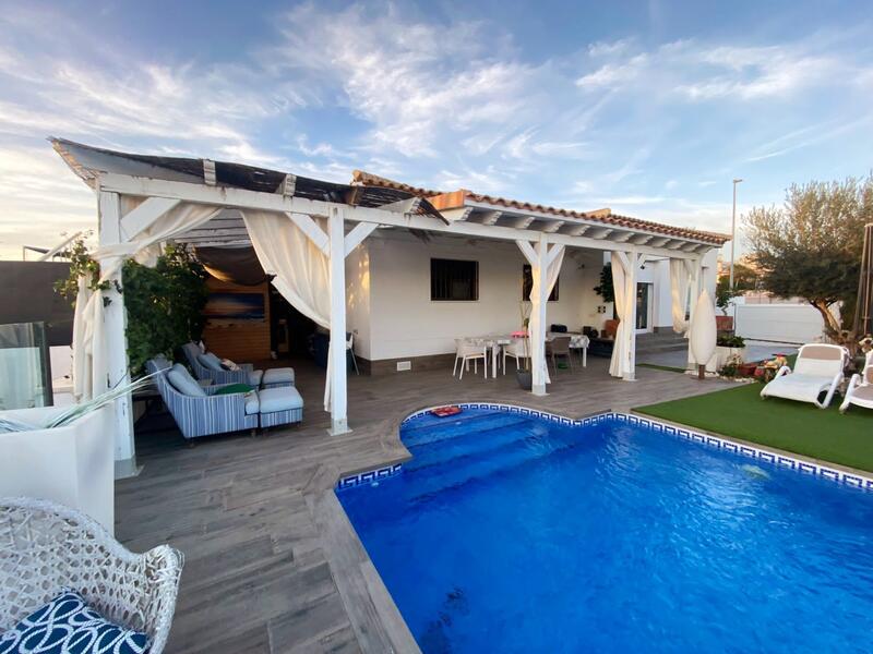 Villa till salu i La Marina, Alicante