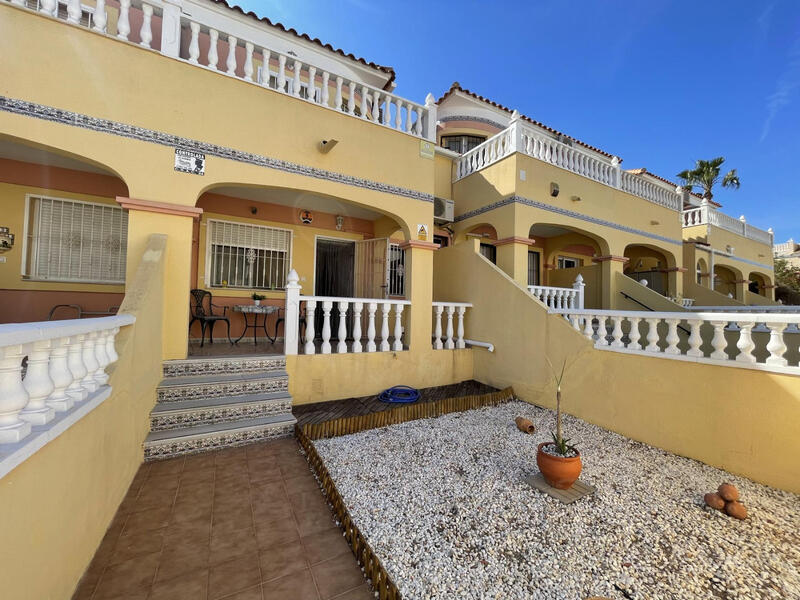 Townhouse for sale in Villamartin, Alicante