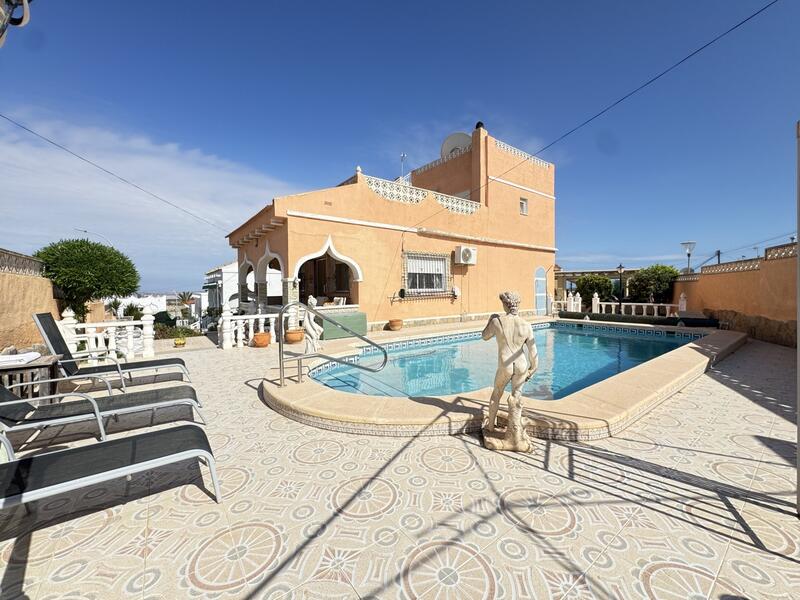 Villa en venta en San Miguel de Salinas, Alicante