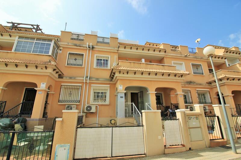 Townhouse for sale in Villamartin, Alicante