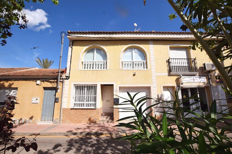 Townhouse for sale in Benijófar, Alicante