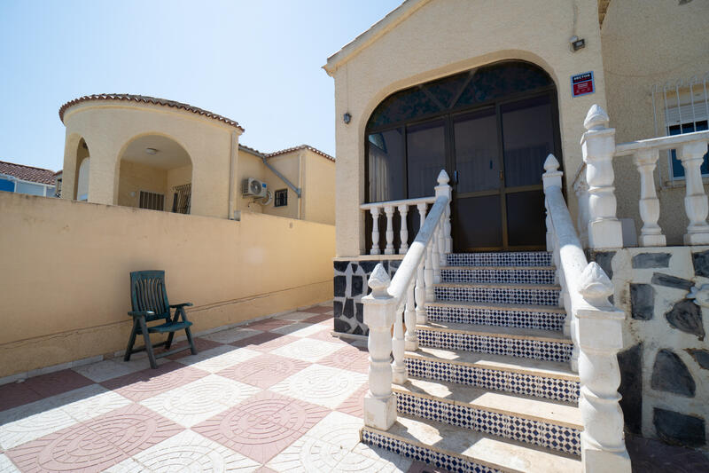 Villa zu verkaufen in La Marina, Alicante